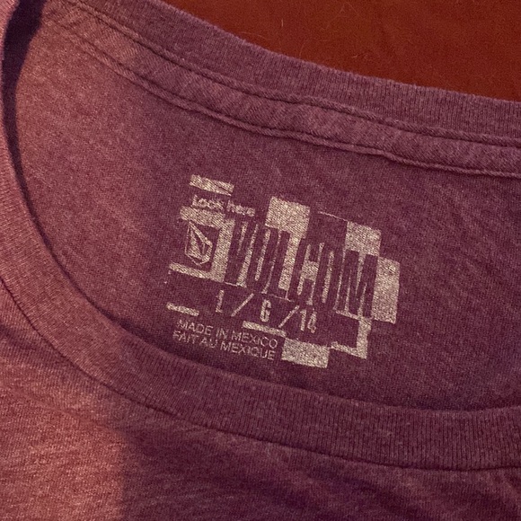 Volcom T - Picture 3 of 4